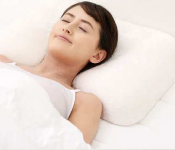 高反発なのにやわらかい。RISEの高反発枕、枕は首を支える寝具！！